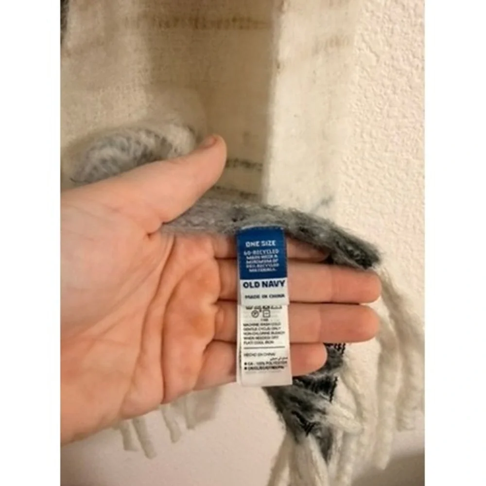Old Navy Womens Oversized Blanket Scarf Cream Tan Grey Plaid Fringe One Size